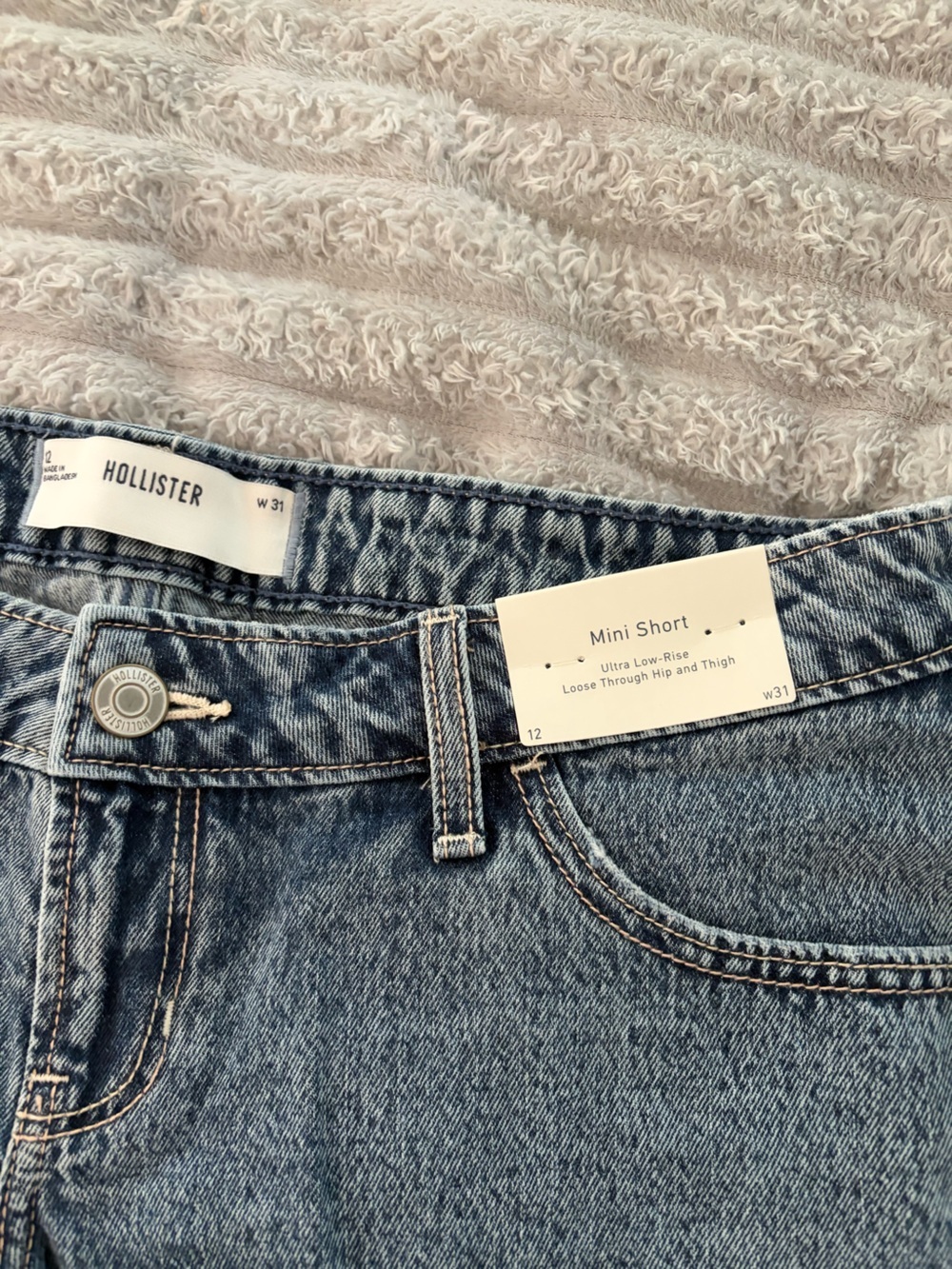 Hollister Women's Ultra Low-Rise Medium Wash Denim Mini Shorts - 12 - Picture 6 of 7